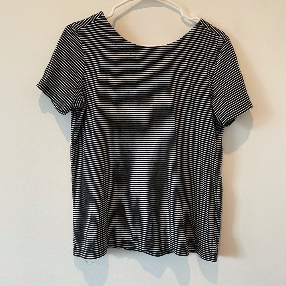 Banana Republic stripped v cut back